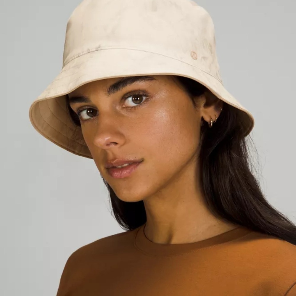 REVERSIBLE Lululemon Bucket Hat Cap Womens One Size Cream/Marbled Print Womens